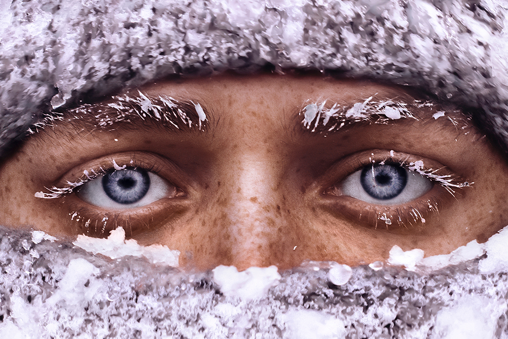 Почему глаза не леденеют на морозе?